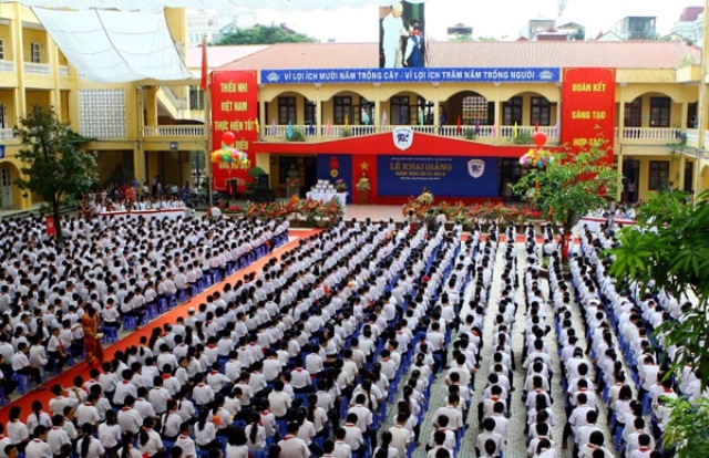 Hình ảnh quay tại một trường học lắp đặt camera an ninh